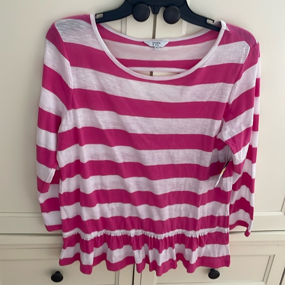 NWT crown & ivy pink & white striped power pop top keyhole back boat neck size M